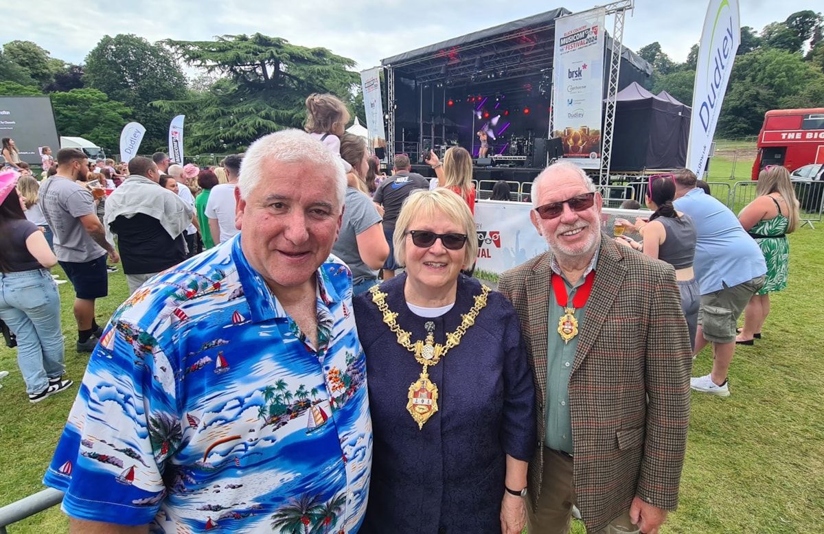 Musicom 2024, leader with Mayor and Mayor's consort