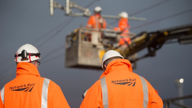This weekend: Work to electrify railway between Haymarket-Dalmeny: Overhead-line-engineers