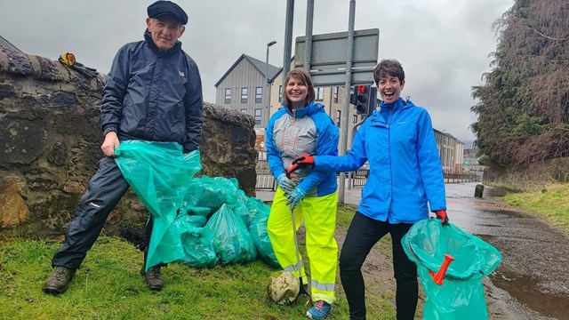 Members of Walk, Run and Cycle in and around East Dunbartonshire take part in Spring Clean 2023
