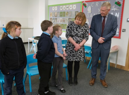 Lynne Neagle MS opens Ysgol Bro Penfro with Headteacher Daffyd Hughes and senior council members