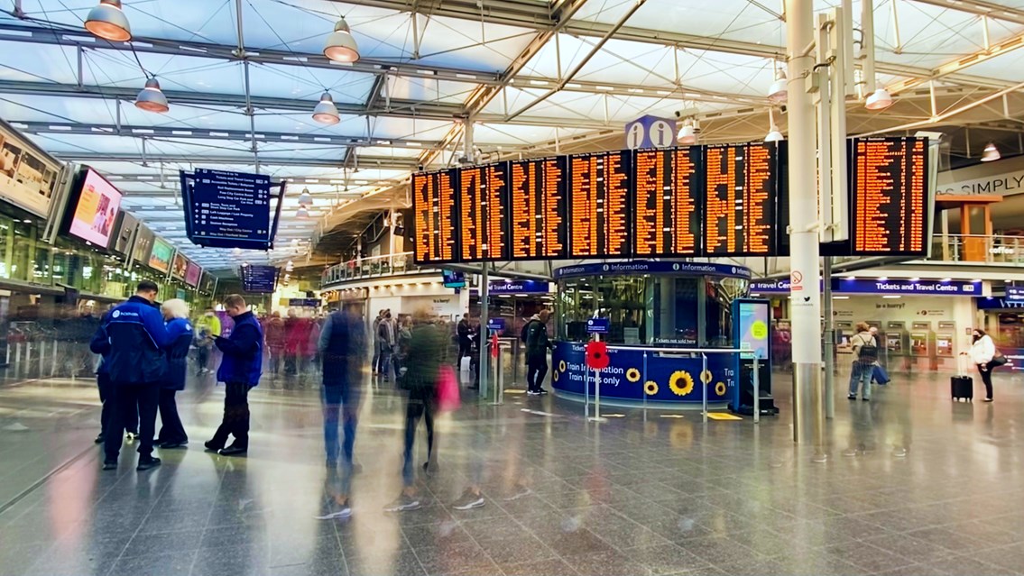 Passengers to ‘think in threes’ as Manchester Christmas markets return: Manchester Piccadilly departure boards November 2021