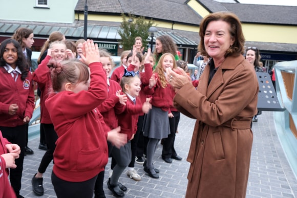 Mae pont newydd yn agor 4