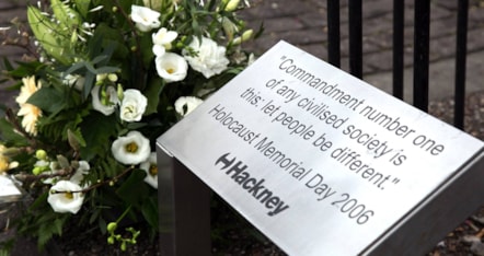 HMD memorial flowers 2017