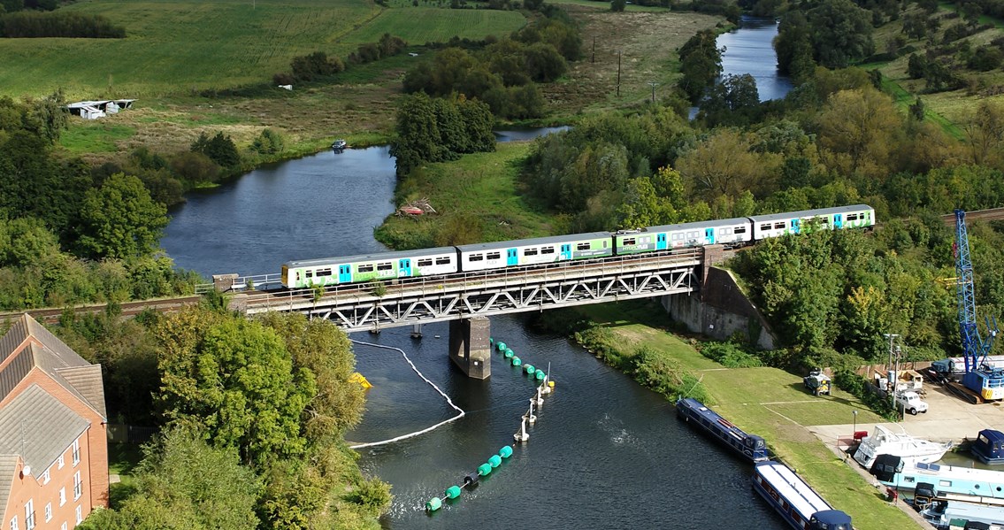 Network Rail and Porterbrook to showcase Britain’s green trains of the future at COP26: HydroFLEX travelling over river Avon