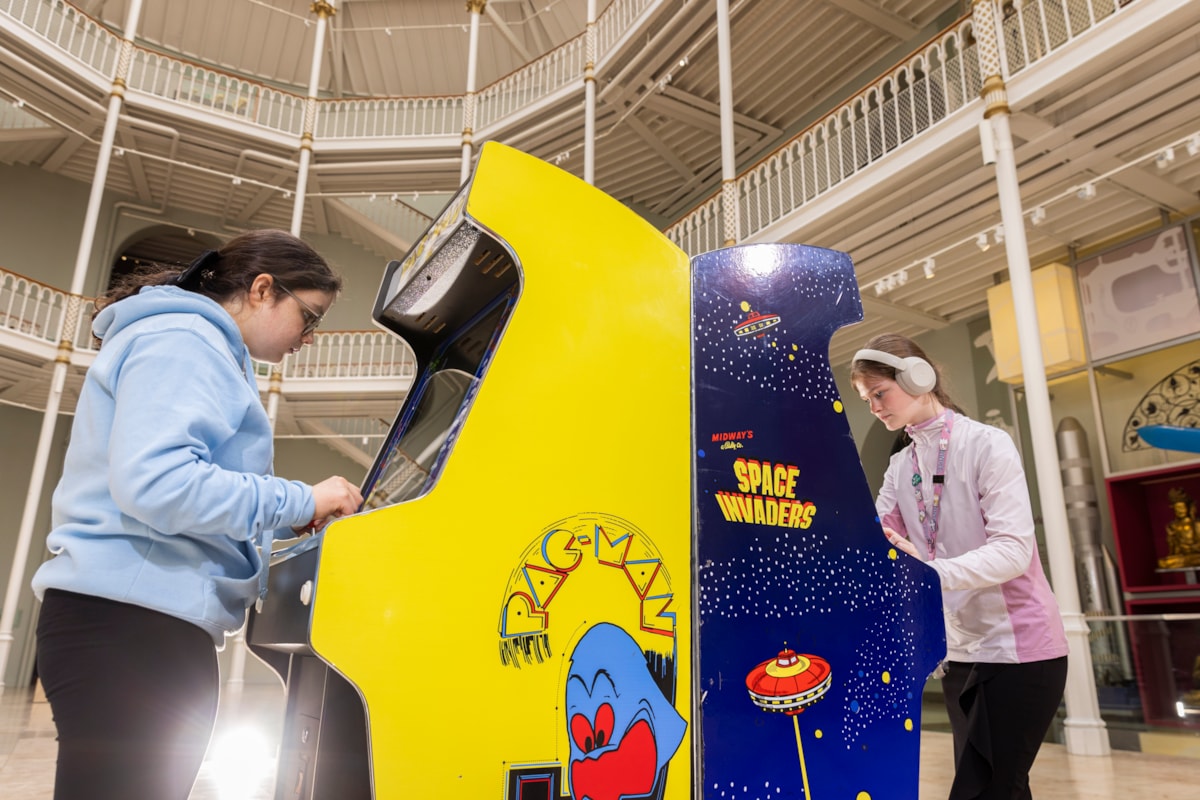 BAFTA Young Game Designer nominees Rebecca Jones and Eleanor Brooker at the National Museum of Scotland © Duncan McGlynn 004