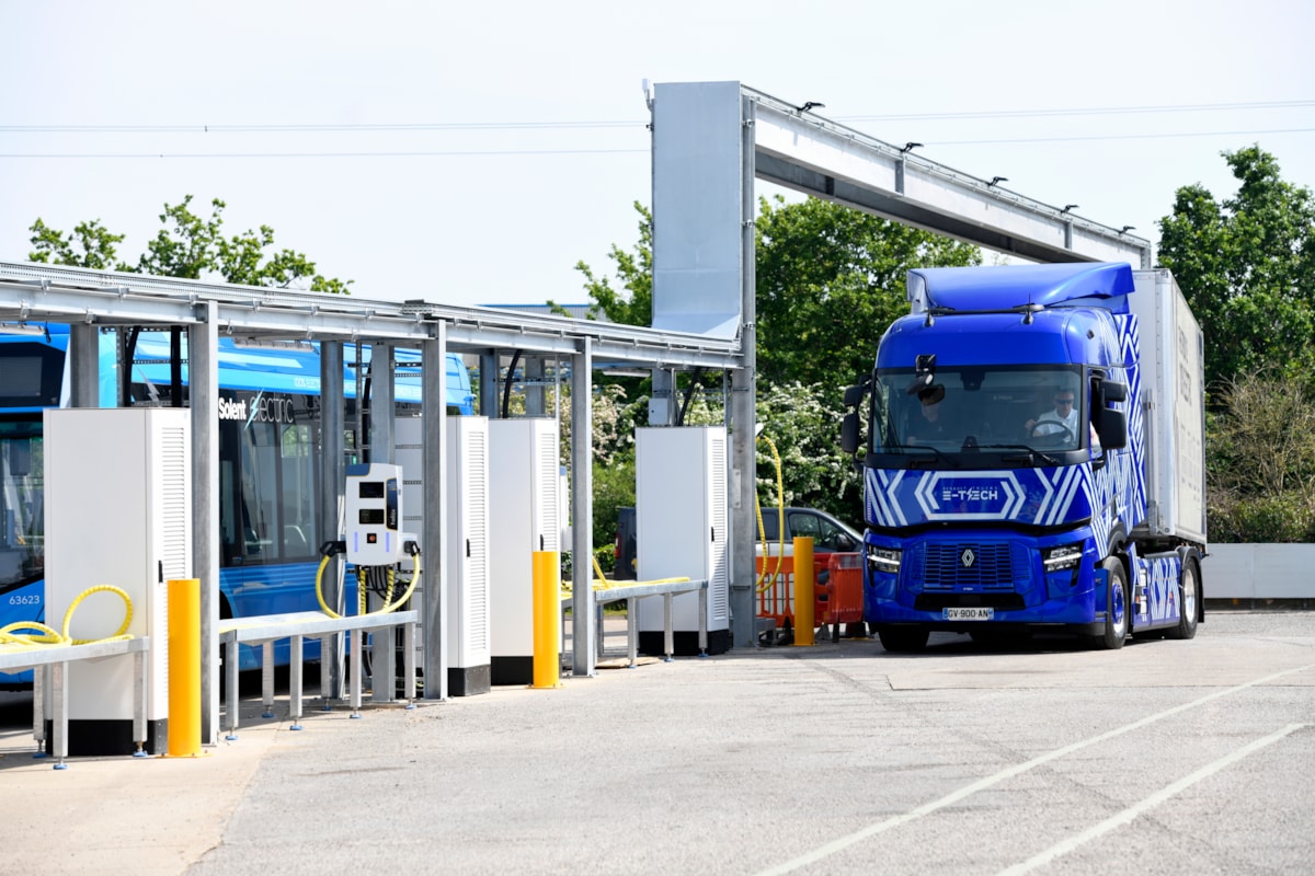 Renault eHGV charging at Hoeford 3