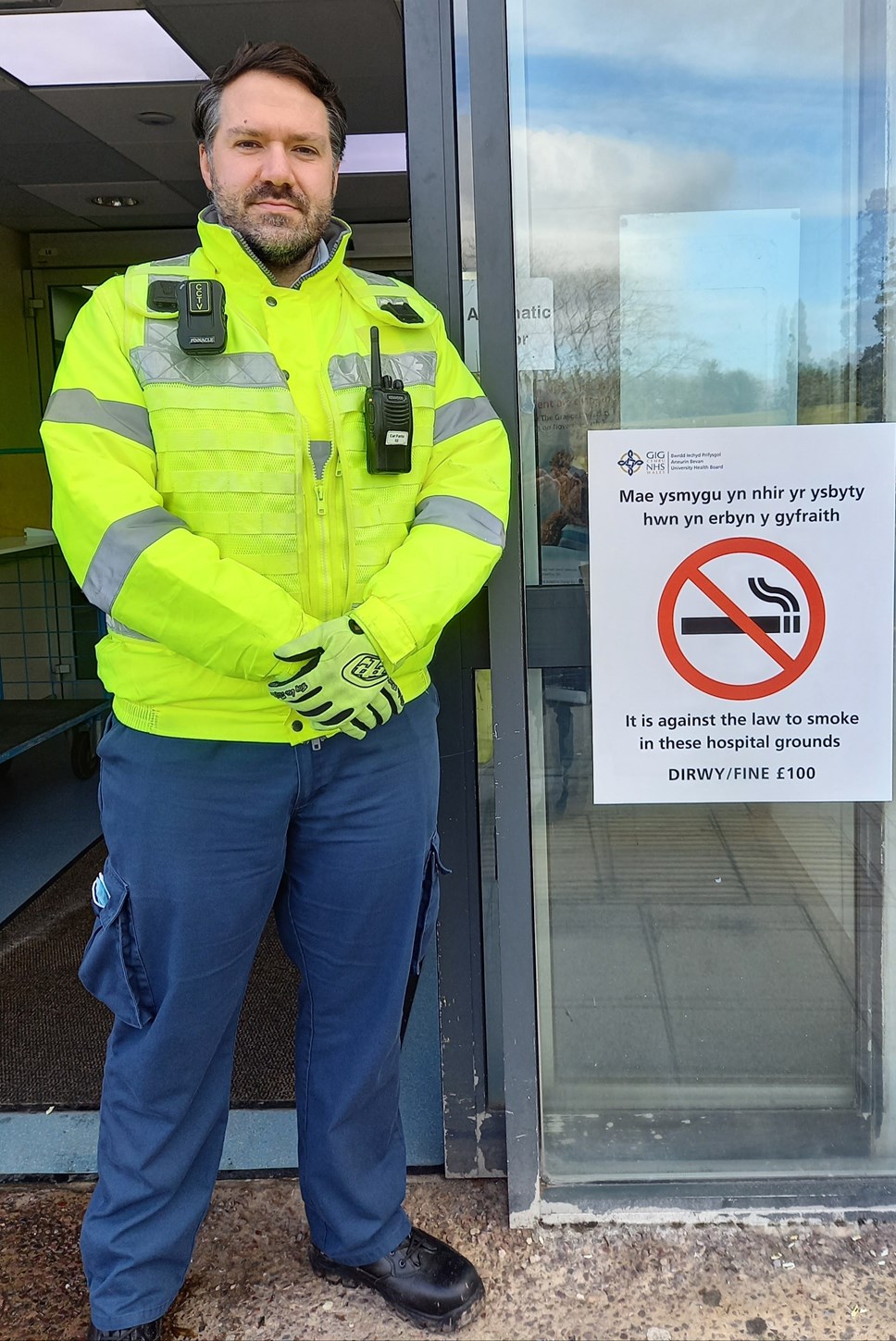 Smoke Free Officer with new signage 2-2