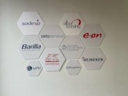 La targa Sodexo sul muro di Spazio Libellula (1): La targa Sodexo sul muro di Spazio Libellula (1)
