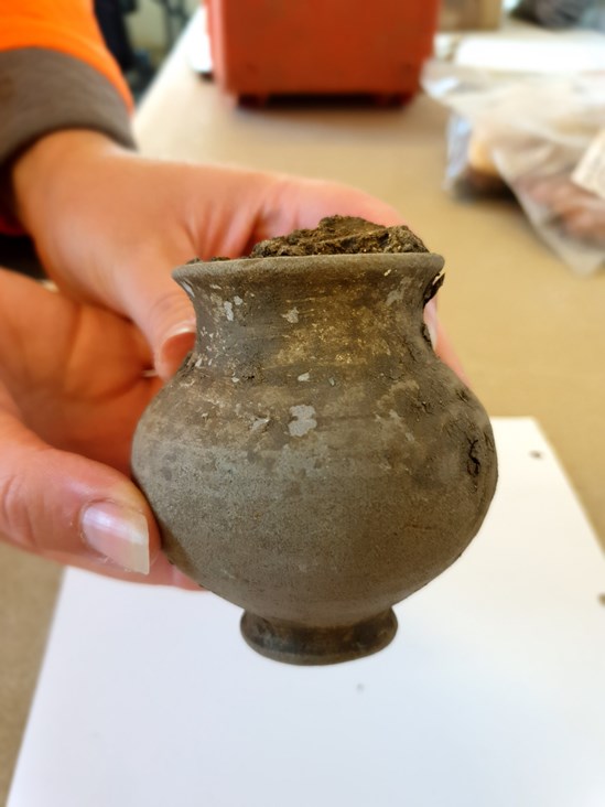Complete Roman pot uncovered during archaeological excavations at Fleet Marston, near Aylesbury, Buckinghamshire.: Complete Roman pot uncovered during archaeological excavations at Fleet Marston, near Aylesbury, Buckinghamshire. Excavations took place during 2021.

Tags: Archaeology, Heritage, Roman artefacts, History, Excavations