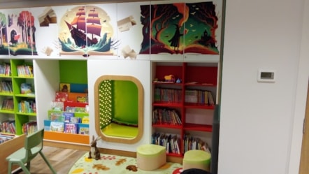 Narberth Library 2 - Llyfrgell Narberth 2