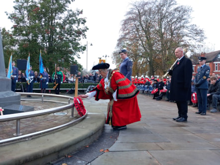 Mayor of Dudley places wreath at Dudley Remembrance service