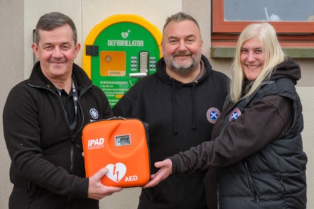 New defib at Crosshouse Primary supplied by Mobityres