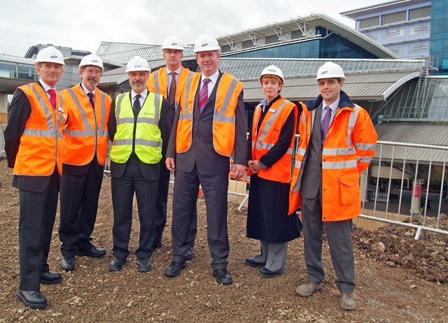 TRANSPORT MINISTER VISITS STATION WORKSITE: Manchester Airport third platform