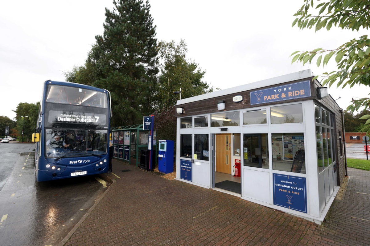 York P&R Service 7 at Designer Outlet