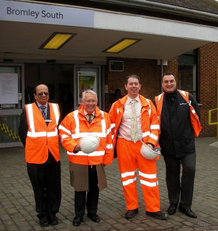 BOB NEILL MP VIEWS PROGRESS ON BROMLEY: Bob Neill MP visits Bromley South station