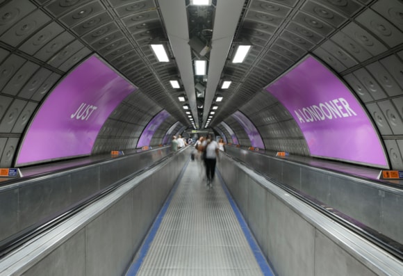 Ain Bailey with Elaine Mitchener, ‘Maybe It’s Because I’m A Londoner’, Waterloo underground station, 2026 Photo Thierry Bal 1