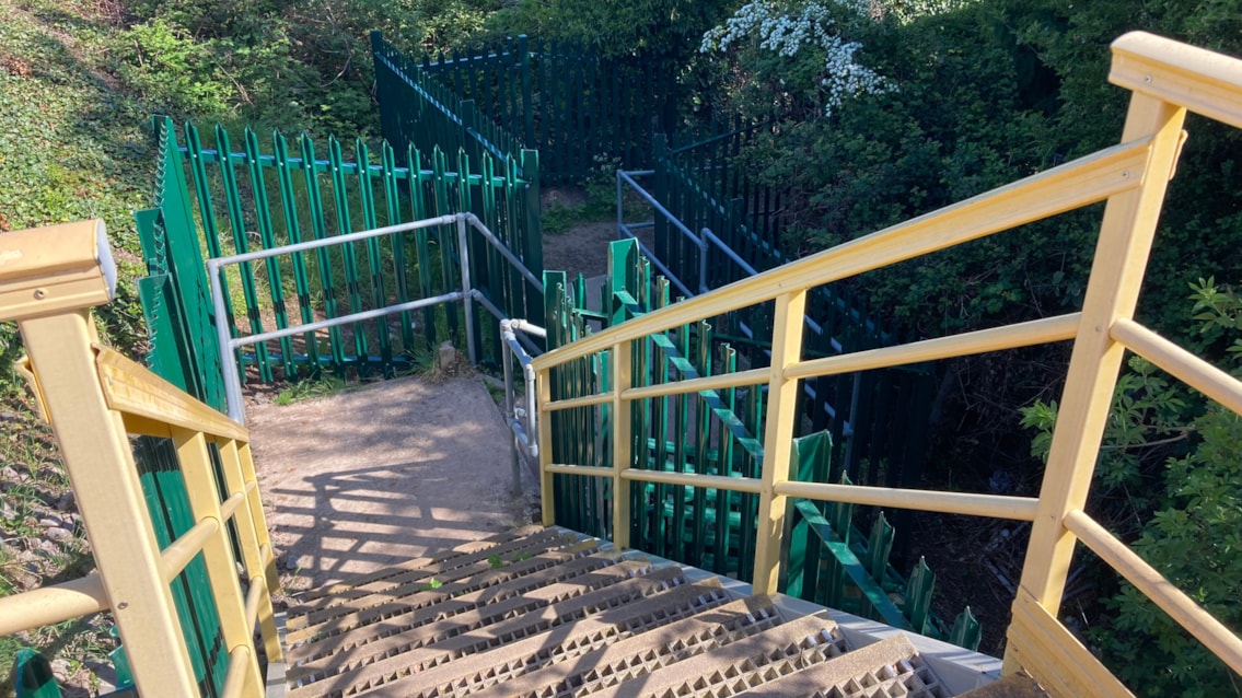Level crossing safety improvements reduces anti-social behaviour: Jamaica Road level crossing steps with new fencing