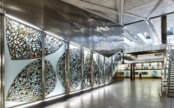 Simon Periton, Avalanche, 2016. Farringdon station (Elizabeth line). Commissioned as part of The Crossrail Art Programme. Courtesy the artist and Sadie Coles HQ. Photo: GG Archard, 2022