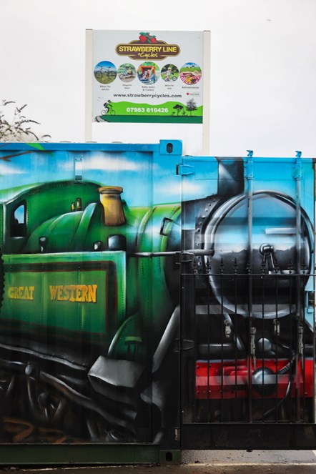 SWNS YATTON MURAL 25