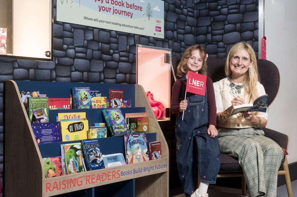 Cressida Cowell with the 'Raising Readers Book Nook' at Edinburgh Waverley Station