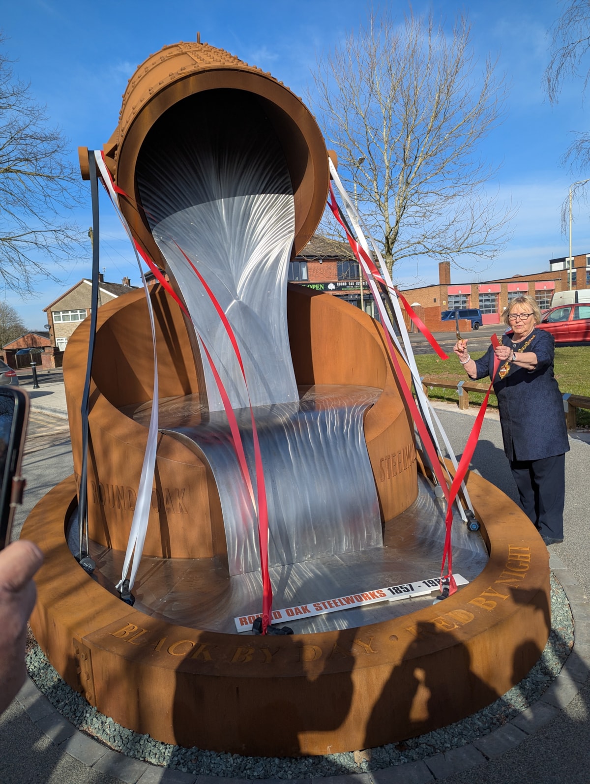The Mayor of Dudley cuts the ribbon the Round Oak Steelworks monument