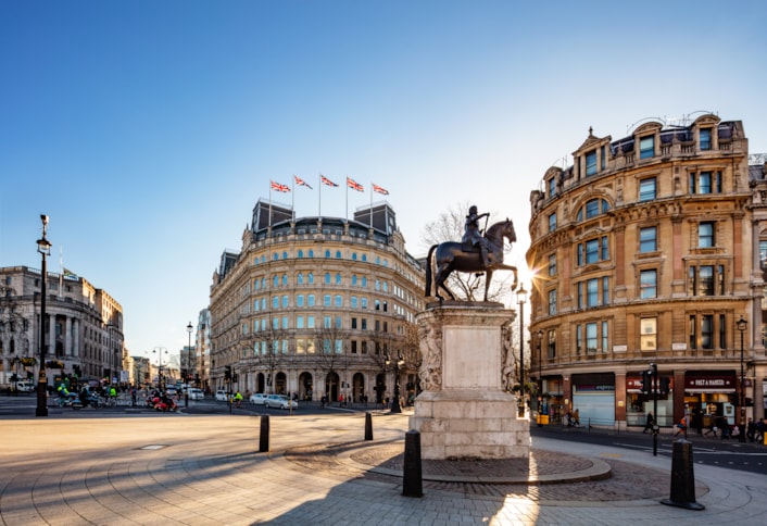 Luxury London Itinerary: Trafalgar-Square-King-Charles-Statue