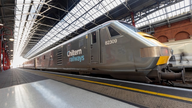 Chiltern Railways train at London Marylebone: Chiltern Railways train at London Marylebone