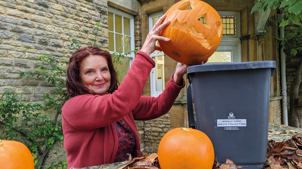 Cllr Lidia Arciszewska - Pumpkin Recycling-2