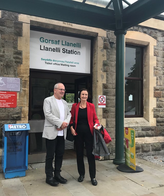 Network Rail chair visits Llanelli Goods Shed to discuss transformation plans: Sir Peter Hendy and Nia Griffith