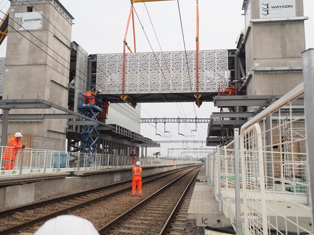 TIMELAPSE: Building better connections at Cambridge North railway station as footbridge is installed: Cambridge North bridge installation