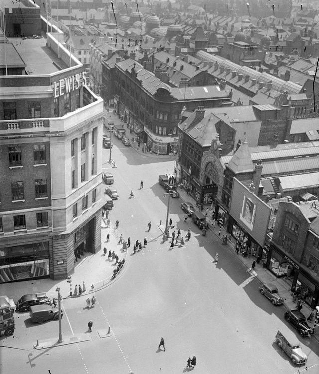 Historic photos show how Leeds became top of the shops