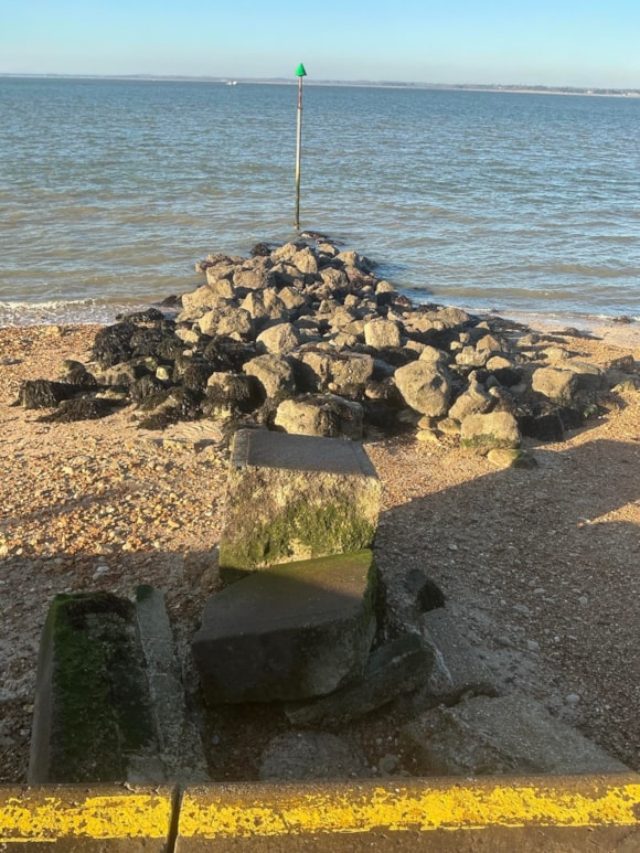 New groyne construction in Gurnard to feature innovative artificial rockpools: IMG 0091