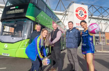 Caitlin Beevers (left) and Rhea Dixon with Gary Hetherington, CEO of Leeds Rhinos, Ross Johnstone of First Bus and Dan Busfield, Franchise Director of Rhinos Netball