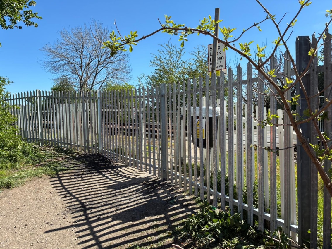 Sportsfield level crossing 2