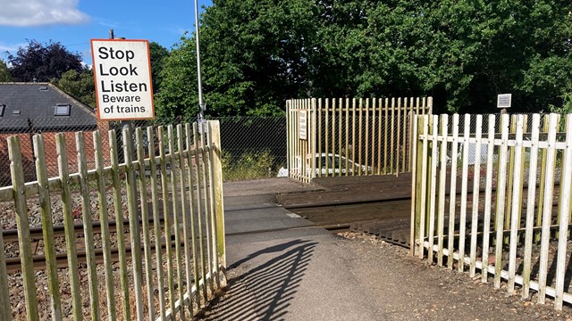 Network Rail issues warning to Topsham residents after young children reported misusing level crossing: Toffles foot crossing in Topsham, Devon