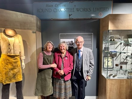 Daughter Sue Dean, mother, Edna Dean and son Roger Dean with the donated Round Oak sign at Dudley Museum