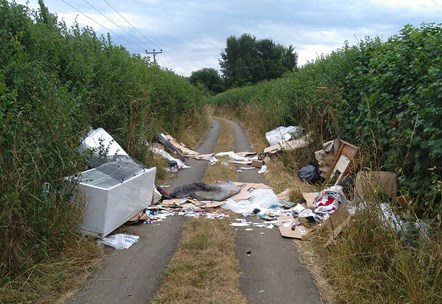 Fly-tip Quiet Lane in Siddington-2