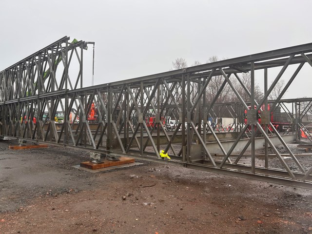 Temporary bridge will minimise Leven traffic disruption: Leven temporary bridge 