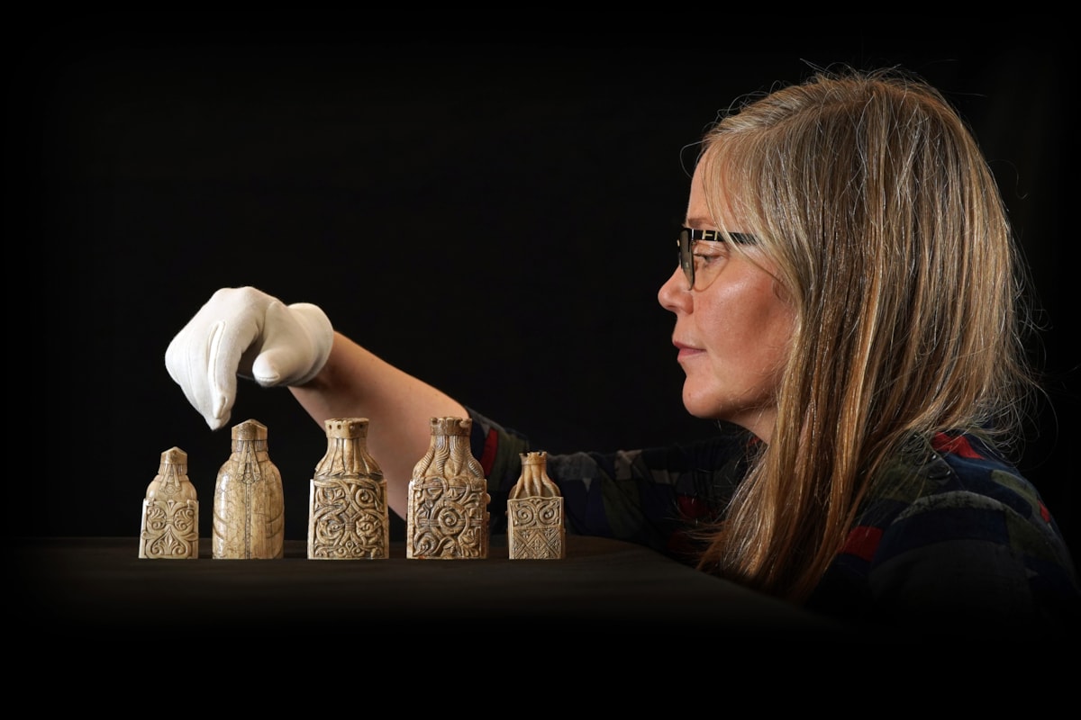 Dr Alice Blackwell with some of the Lewis chess pieces. Copyright Stewart Attwood (6)