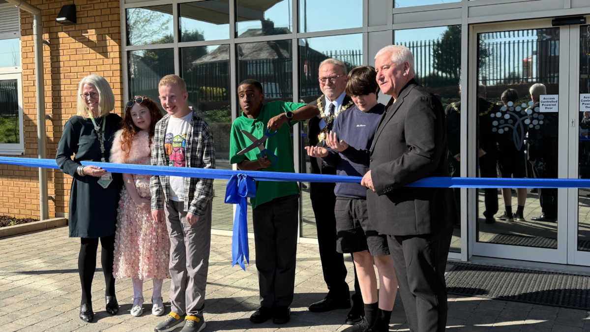 Headteacher Marie Hunter, pupils, the Mayor of Dudley and Council Leader Cllr Patrick Harley open the new Pens Meadow School-3