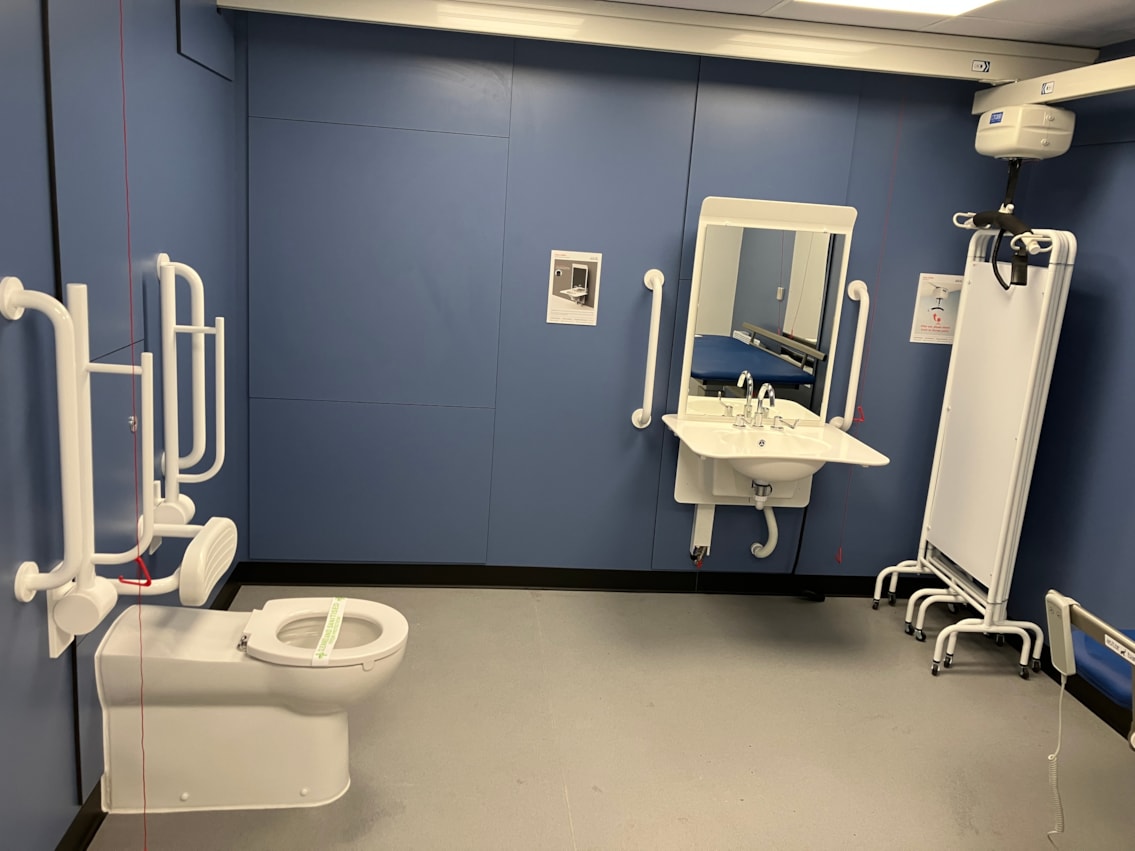 Liverpool Lime Street Changin Places toilet 3