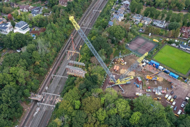 Oxhey Grange footbridge removal 2: Oxhey Grange footbridge removal 2
