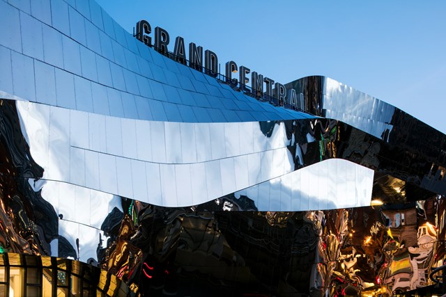 Grand central sign: Birmingham New Street 
railway station
train station
Grand Central
Shopping centre
Mirrored roof