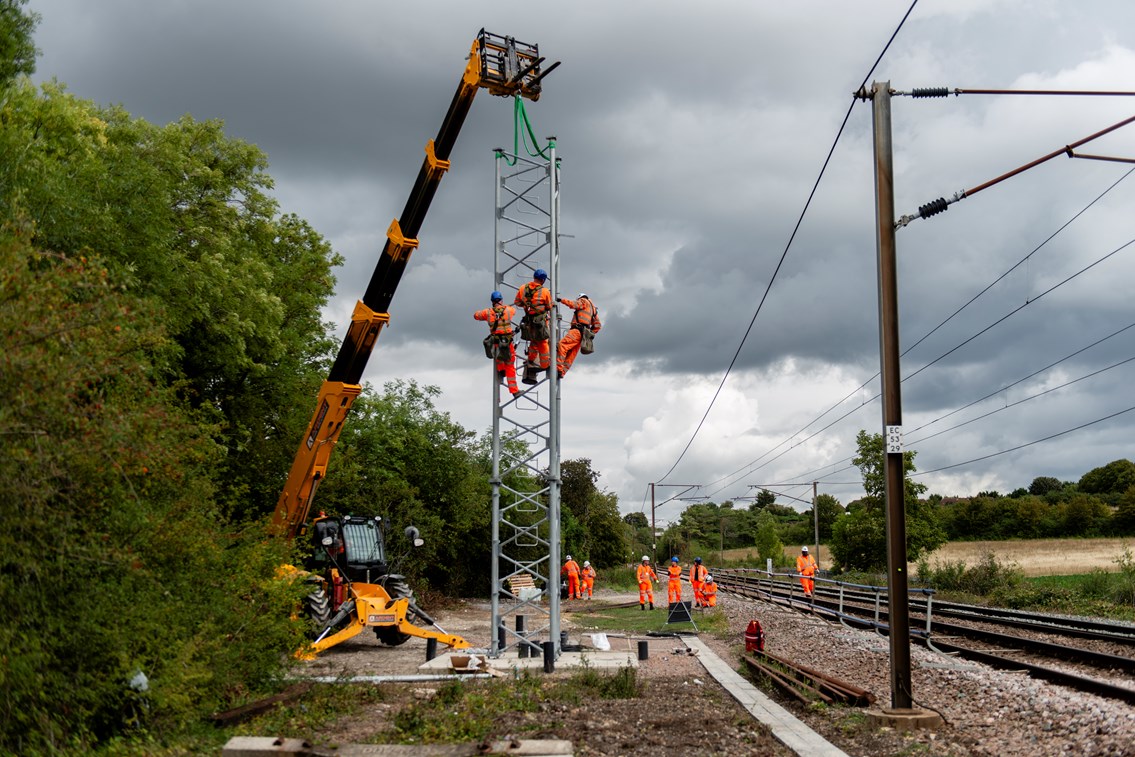 Engineers work between Welwyn and Hitchin to deliver ECDP, Network Rail (1)