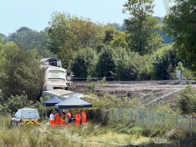 Lewes to Haywards Heath line to remain closed for at least ten days as major train recovery operation begins: Recovery site near Lewes