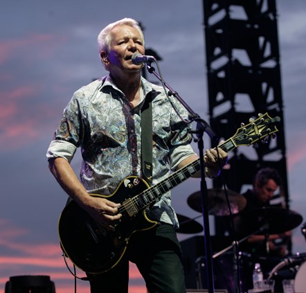 ICEHOUSE Iva Davies live - pic by Serge Thomann