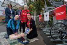 Southeastern Colleague Seb Szymanski with Station Manager Caroline Wallis, Area Manager David Atkinson & Resuscitation Officers from Maidstone & Tunbridge Wells NHS Trust Lelsey Higham & Marina Ercegovic.