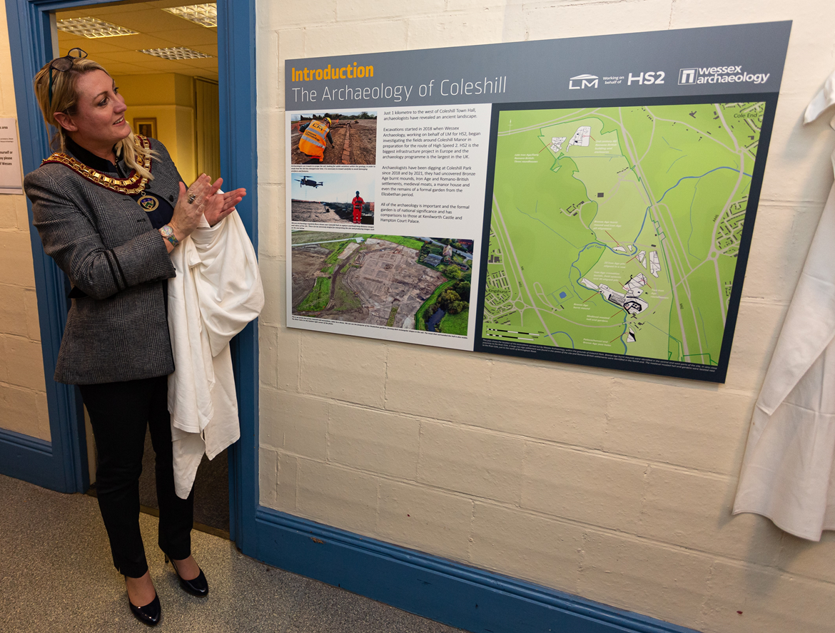 Historical findings by HS2 archaeologists go on show at Coleshill Town Hall: Coleshill Town Mayor, Councillor Caroline Symonds officially unveils HS2 archaeology exhibition 