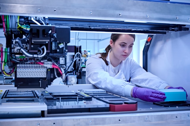 A member of staff at the Edinburgh Genome Foundry. CREDIT Edinburgh Innovations and Maverick Photography