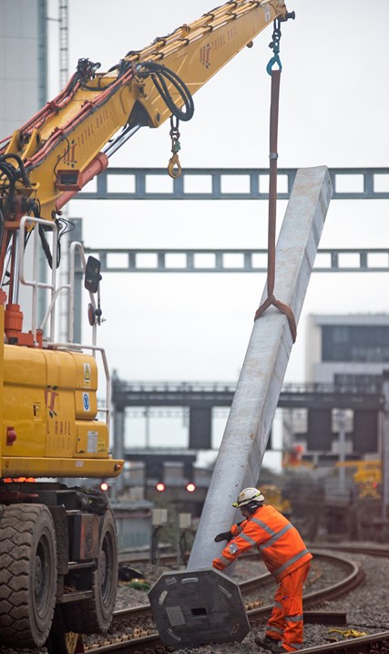 Cardiff Central - erecting masts